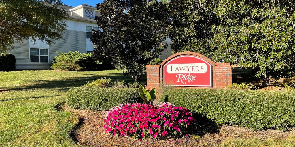 Lawyers Ridge community